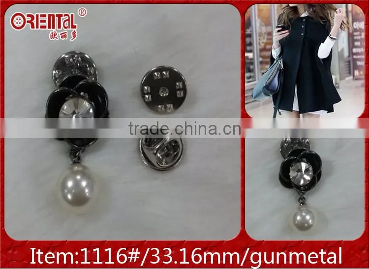 pearl and clear daimond gunmetal flower shaped brooch