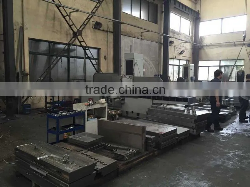 Extrusion mould for the plastic production line and extruder machine