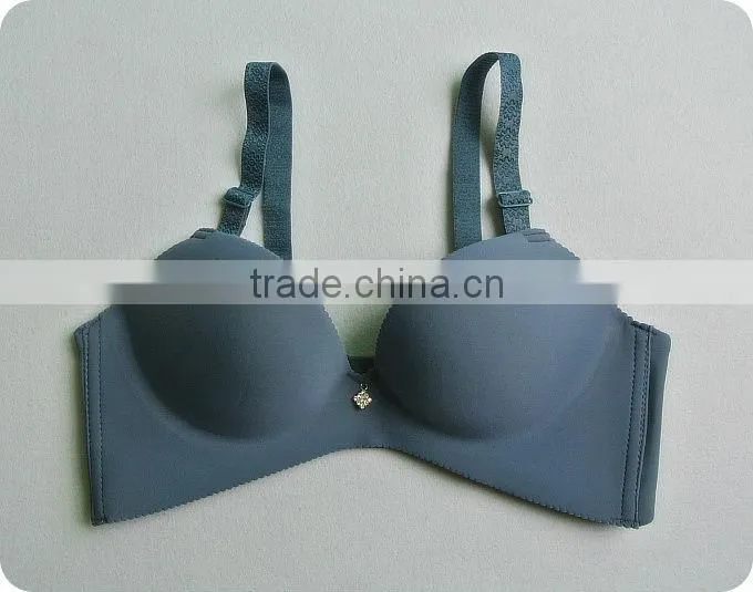 One piece seamless bra with wings sewing