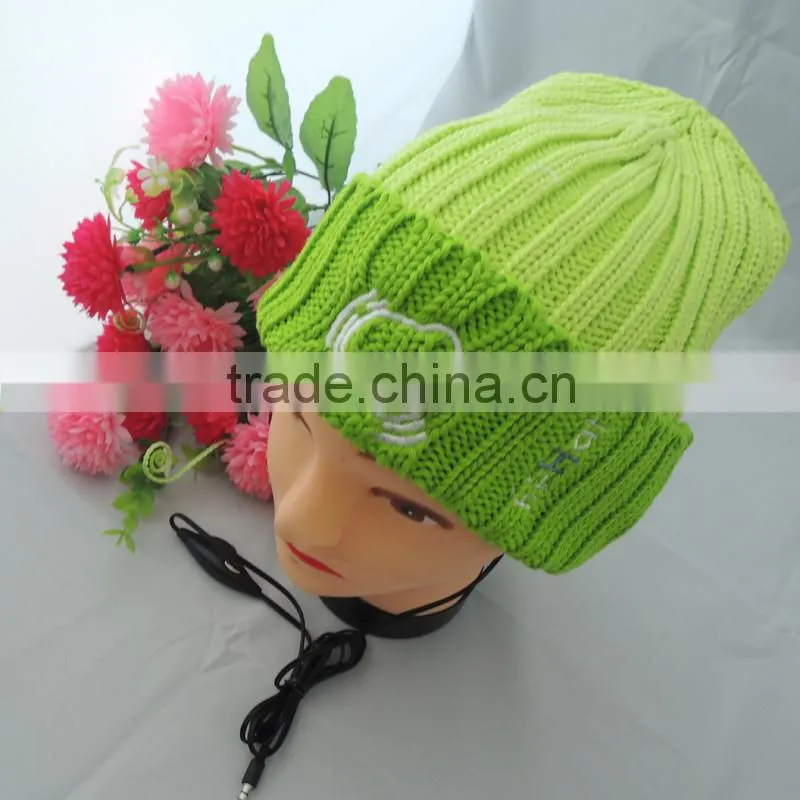 Uneed knitted beanie hat with headphone