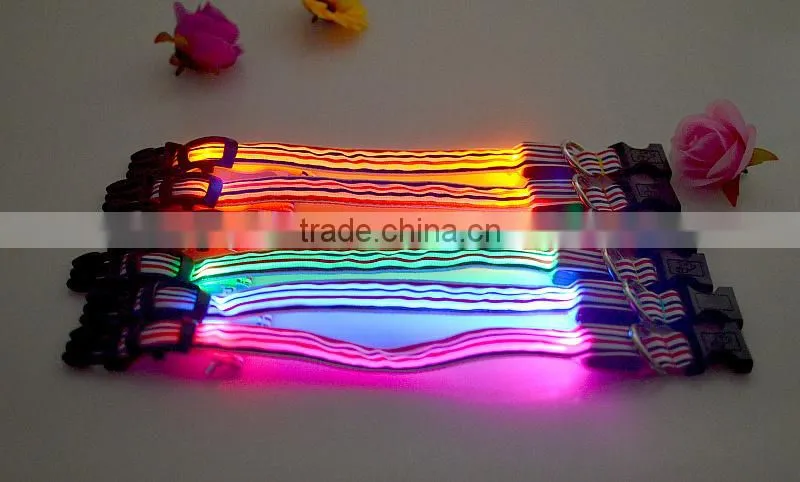 Factory Wholesale Fashion Stripe Pattern Retracable LED Dog Collar And Leash