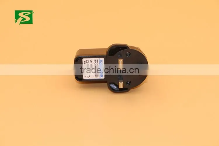 UK 3 pin fashion mobile charger with 1 year warranty