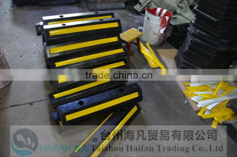durable customized wheel chock rubber wheel stopper/car parking stoppers , made of synthetic rubbe/hot sale rubber car stopper