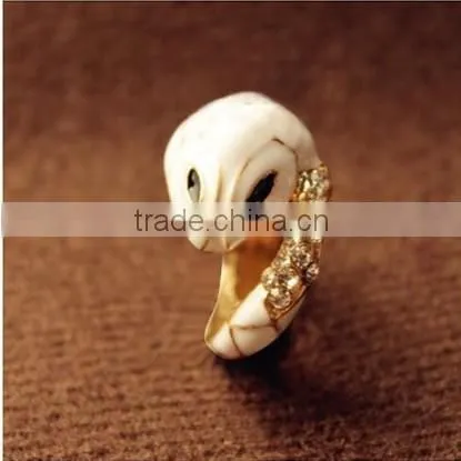 Elegant small white snake ring drip diamond female rings