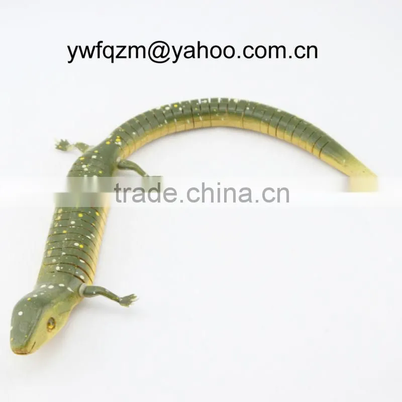 wooden handicraft lizard