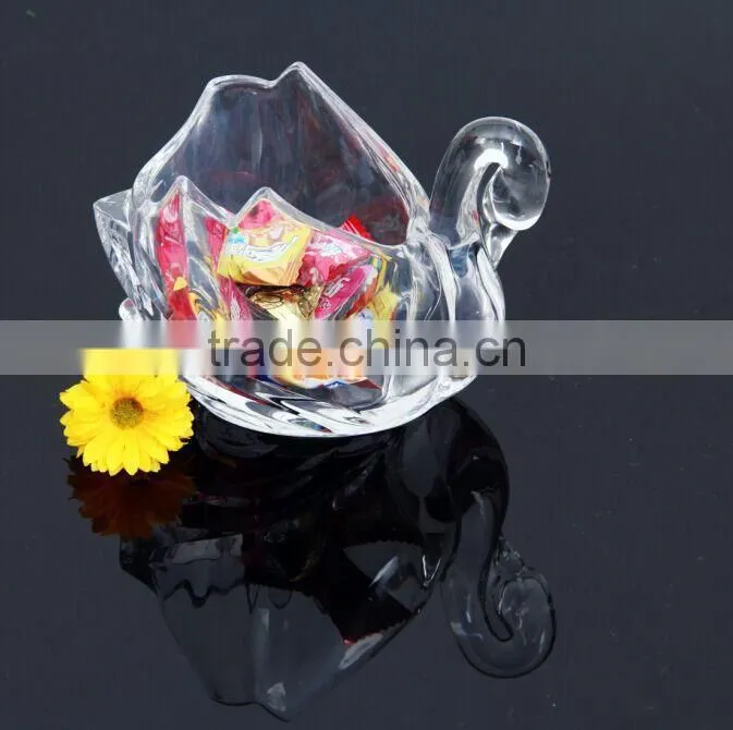 With 10 years experience factory offer wholesale glass swan shape home decoration items