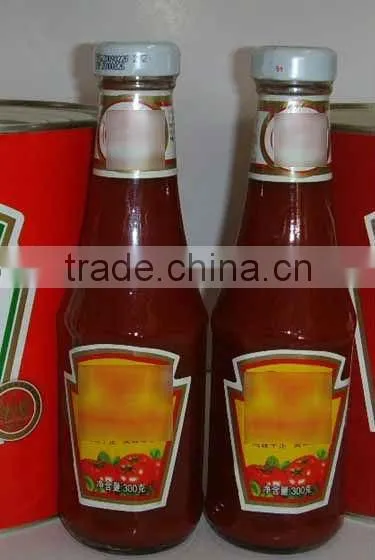 tomato sauce in glass jar
