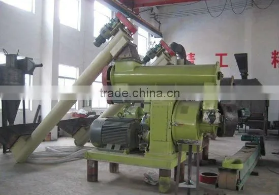 Grain vertical screw conveyor