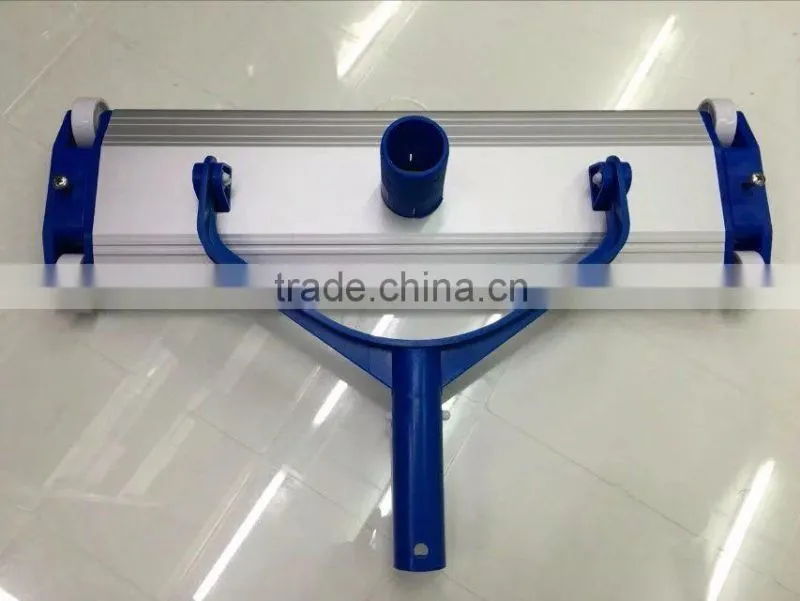 Super flexible swimming pool vacuum cleaner head