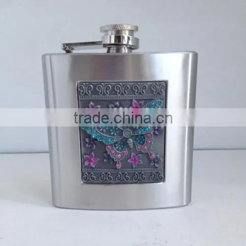 exquisite hip flask with hand -made engraving metal piece