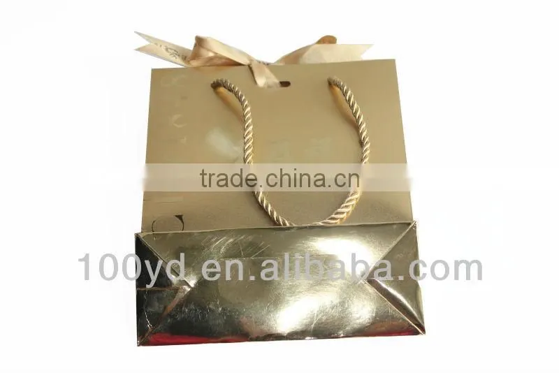 Delicate small gift paper bag printing with different handles/glossy printed paper bag with logo foiled