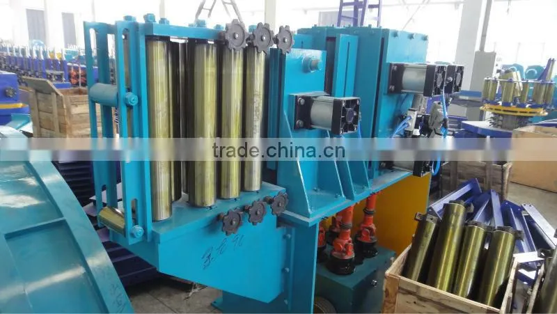 Steel strip accumulator