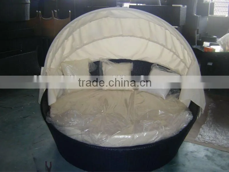 pe rattan sunbed