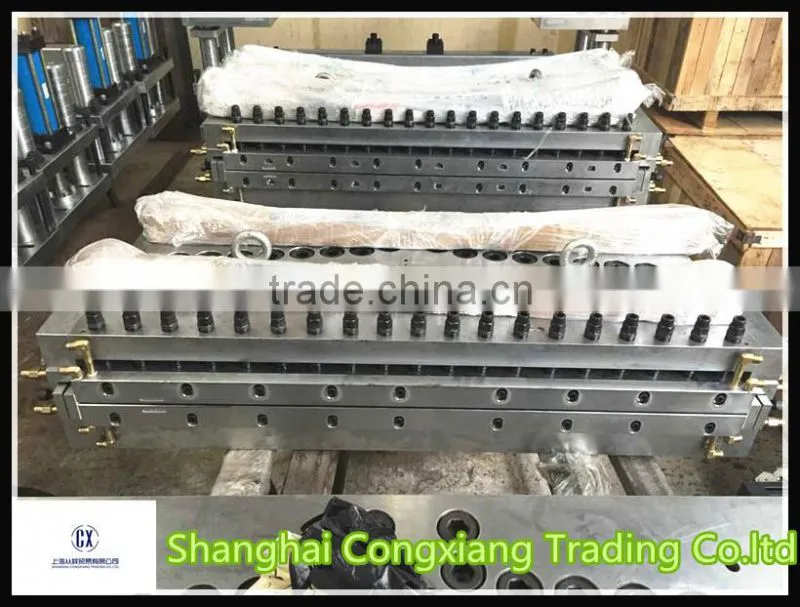 Extrusion mould for the plastic production line and extruder machine