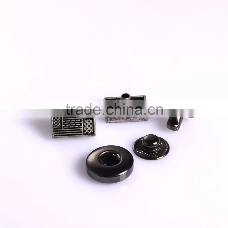 Embossed square snap button prong snap button