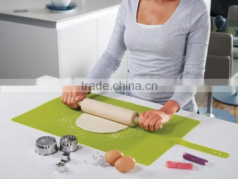 Non-stick silicone mat with measurements for using rolling pin