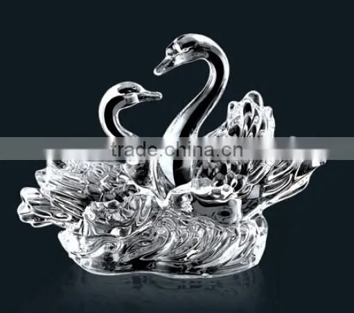 With 10 years experience factory supply crystal glass swan wedding souvenir decoration gift