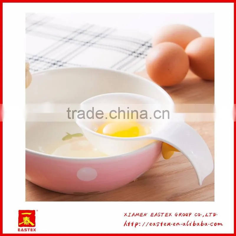 Egg whites and yolk separator