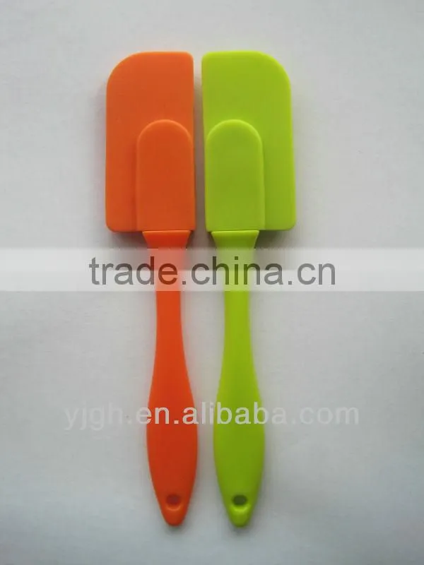 Silocone pastry spatula with new design