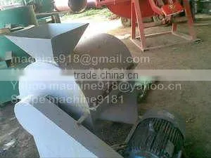 Semi-wet material crusher for fertilizer