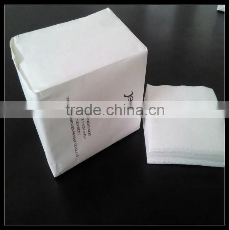 Non-woven white napkins
