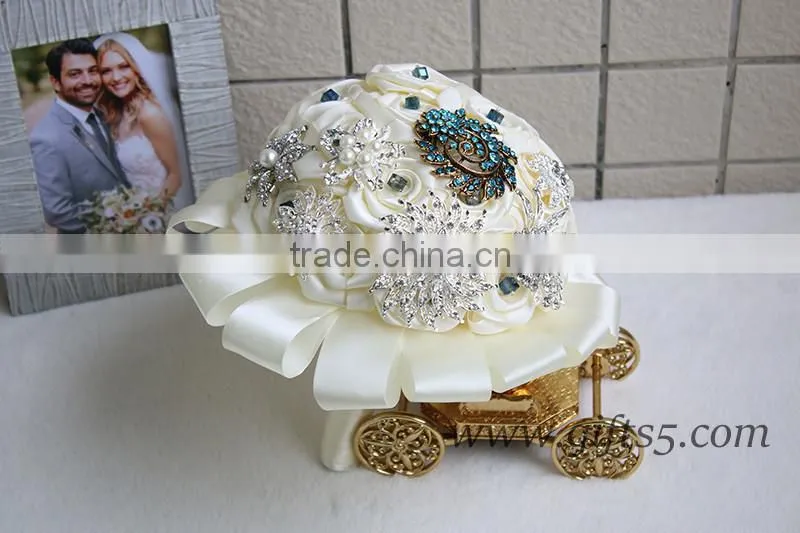 Elegant bridal bouquet with brooch