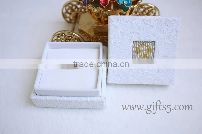 New arrival wholesale wedding ring box jewelry boxes with beaded name plate of Q
