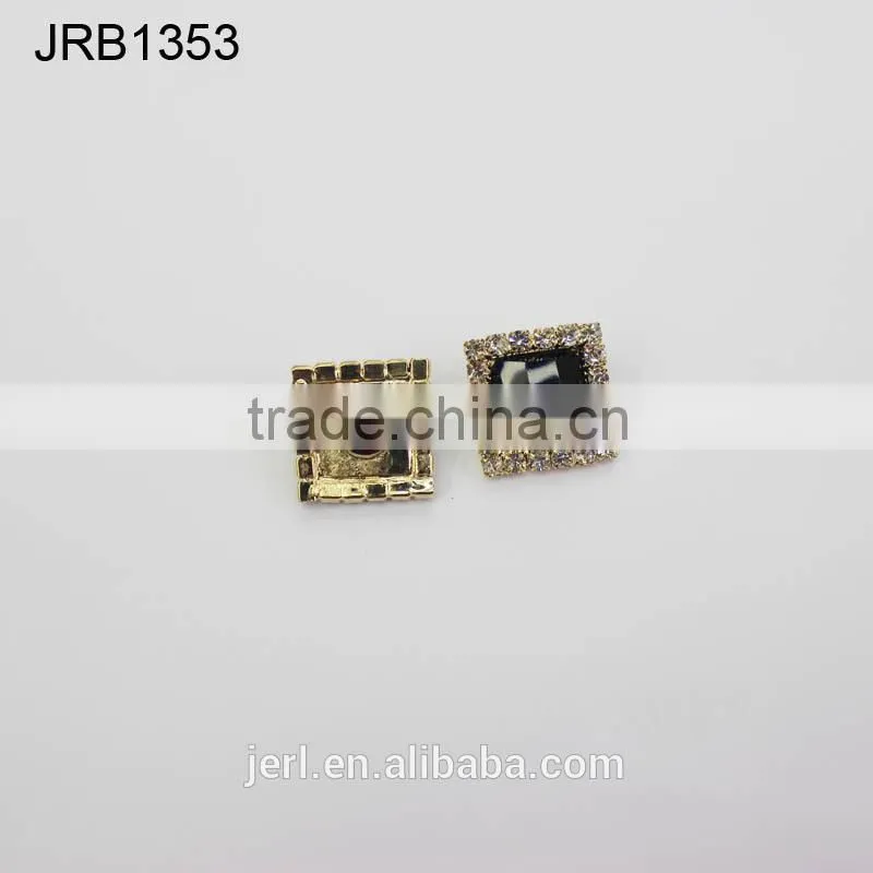 Plastic pearl&crystal button
