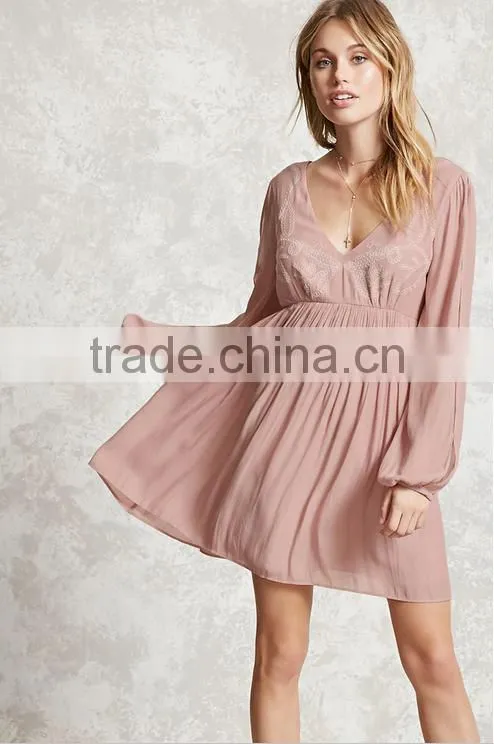 Woman Long Vented Sleeve Scoop Neck Self-Tie Back Stripe Chiffon Emroidered On the Front Dress