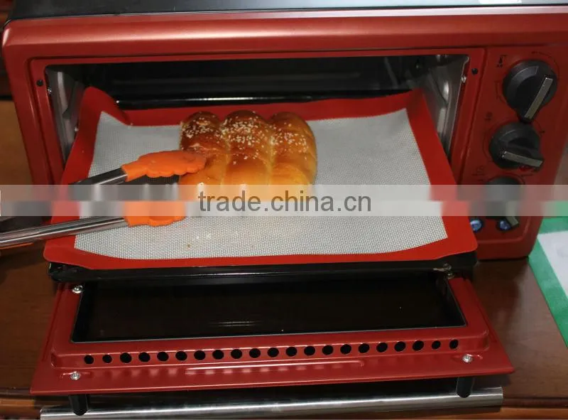 Silicone baking mat coated on fiberglass