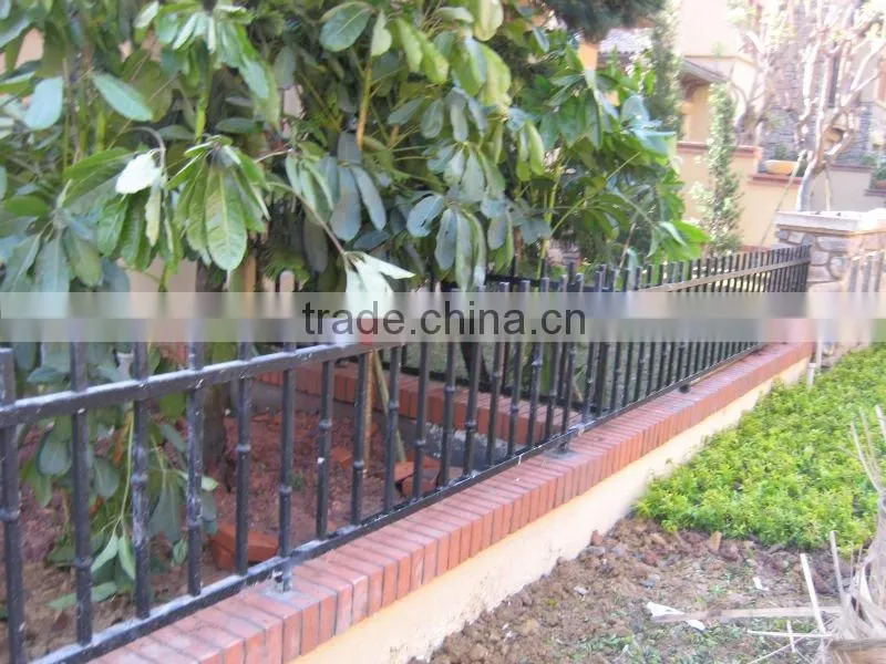2013 Top-selling modern garden border fence edging