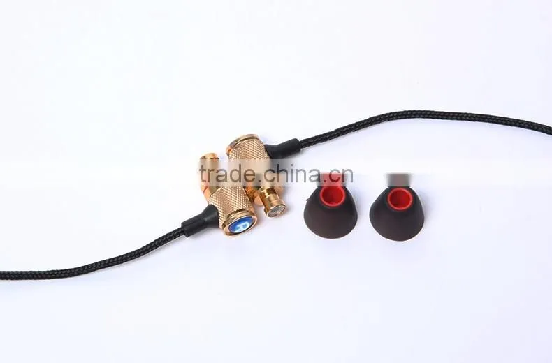 2016 popular metal wired earphone in ear earbuds with microphone