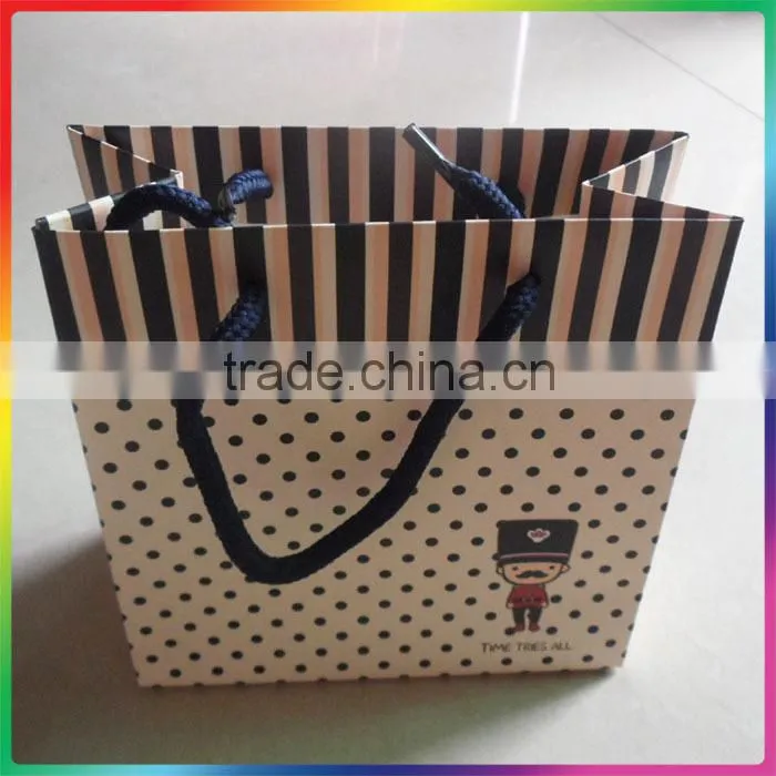Custom print high quality jewelry paper bag with gold embossing printing