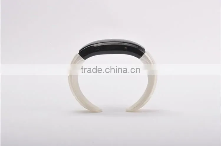 2014 bluetooth bracelet with speaker bluetooth fashion bracelet with time display