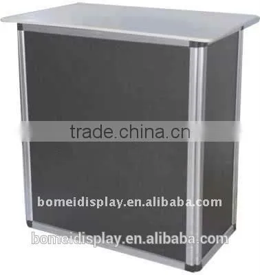 Portable exhibition table with folding screen