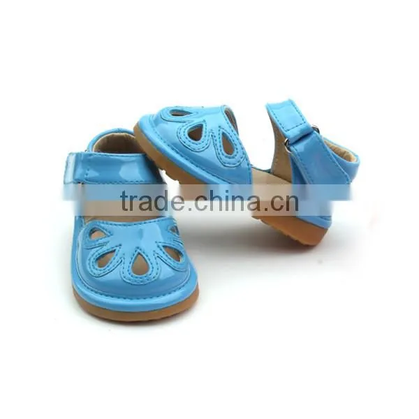 Wholesale squeaky baby walkers shoes sandal for girls children