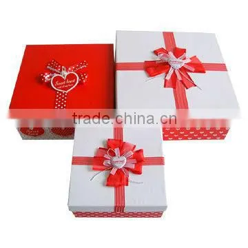 paper heart shaped gift box