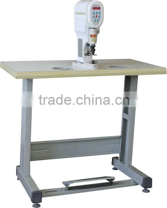 Button attaching machine