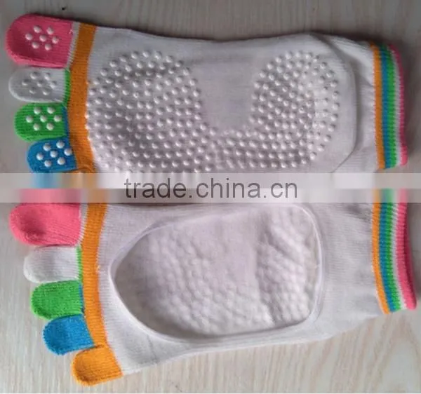 Eco-friendly Colorful Non Slip Custom Yoga Toe Socks Soft Breathable Yoga Socks