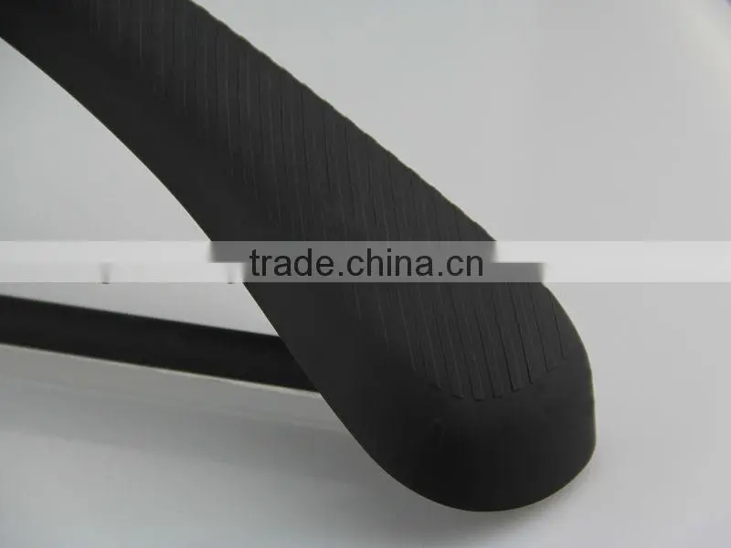 RMS001 black coats hangers plastic hangers with cross bar