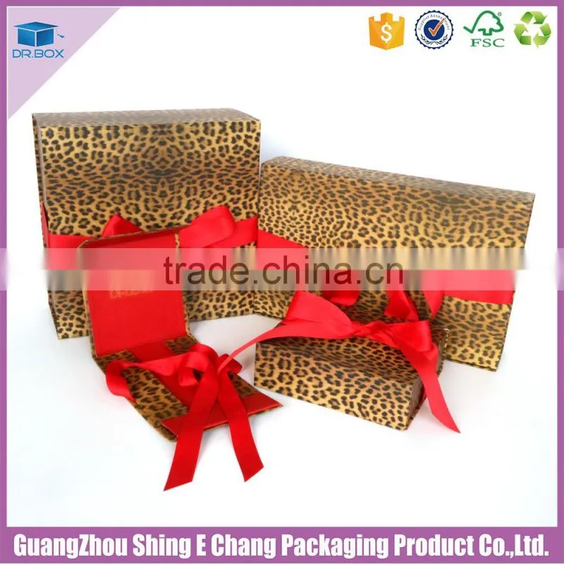 2016 lovely design and high quality customized clothing packaging gift box