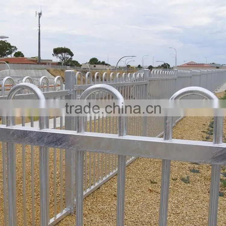 Custom height and colors and Easy installation Pedestrian fences and barriers