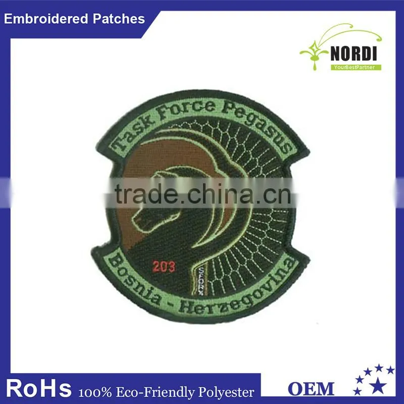 2015 new design fashion embroidery badge