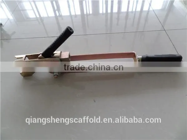 Forged scaffolding coupler/clamp for pipe joint