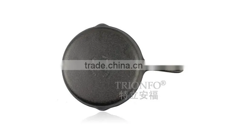 TRIONFO pre-seasoned cast iron frying pan with short handle