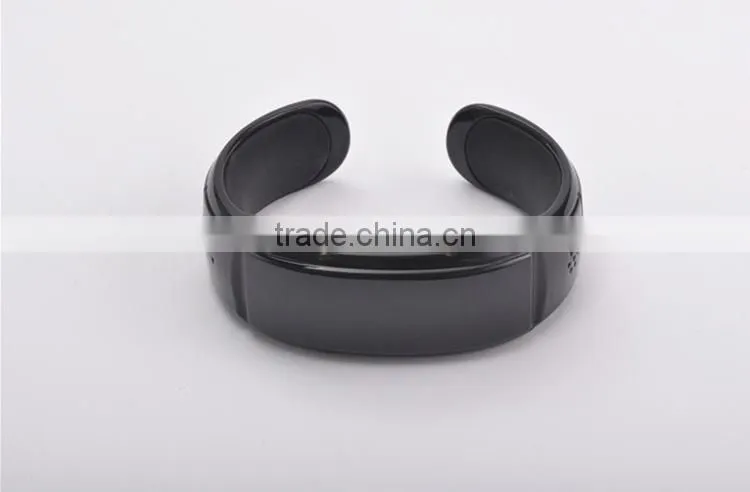 2014 bluetooth bracelet with speaker bluetooth fashion bracelet with time display