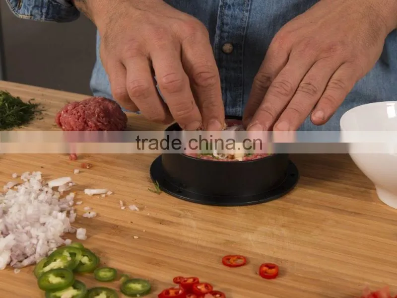 Everybody note that With our hamburger press it's easy to make your favourite patties in just 3 steps.