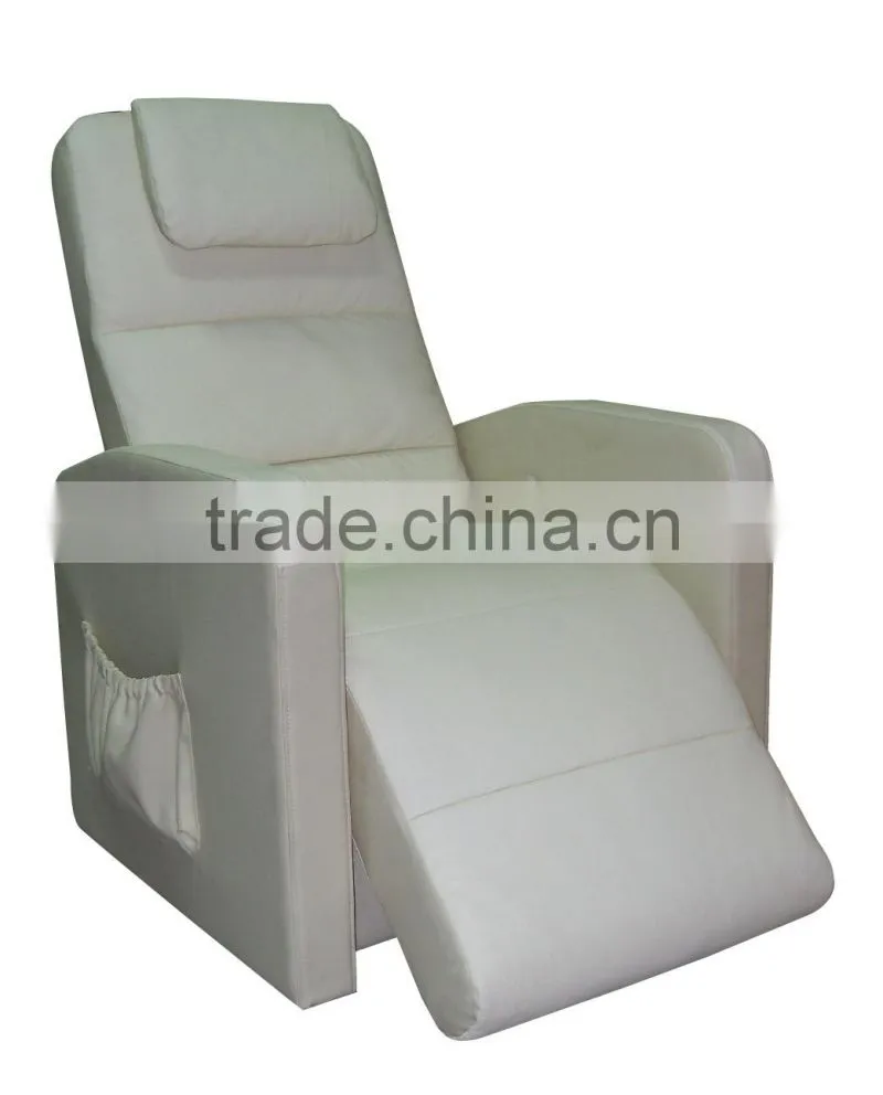 Zero gravity massage chair vibration function