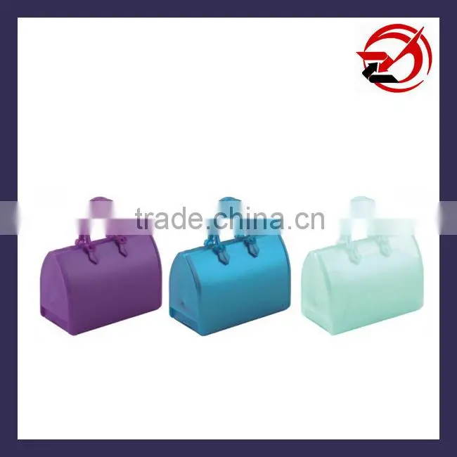 Plastic perfume atomizer bottle