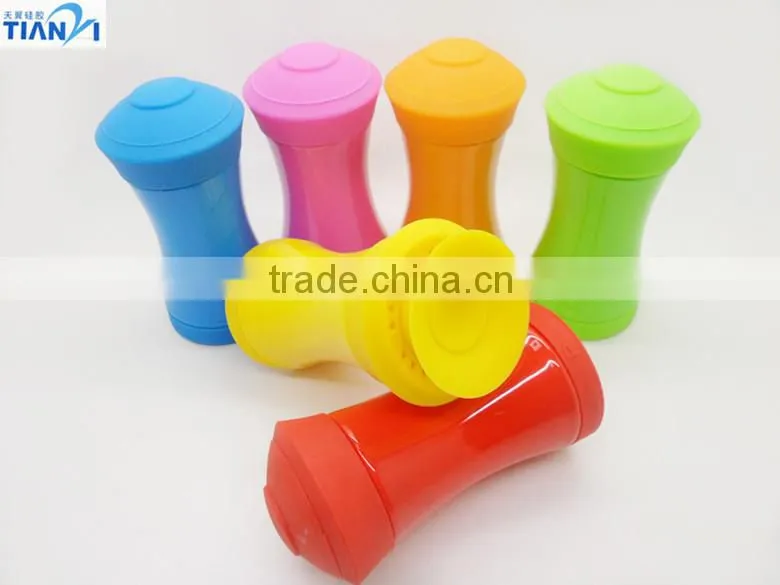 2014 newest design ceramic spice jar with silicone lid salt&paper spice shaker bottle